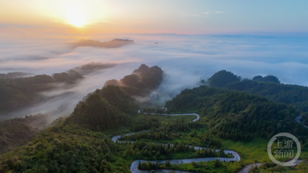 优配配件助手 川河盖云海迷人 生态旅游焕发生机